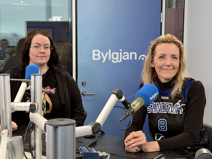 Dagmar Valsdóttir og Eva Lind Matthíasdóttir segja Grindvíkinga verða að fá fullvissu um skólahald og búsetu. 