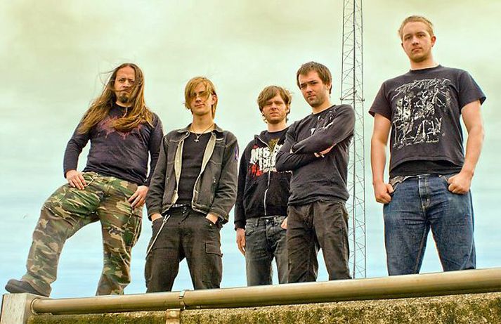 Hljómsveitin Beneath hefur gert samning við plötufyrirtækið Mordbrann Musikk.