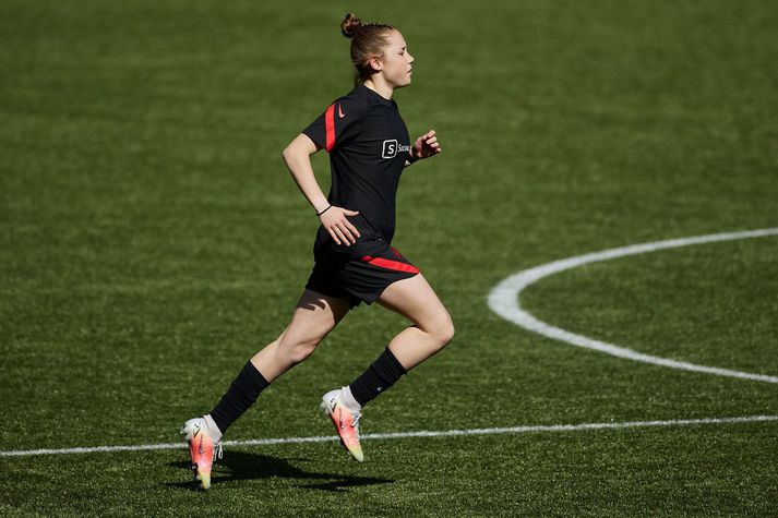 Hin fimmtán ára gamla Olivia Moultrie í æfingaleik með Portland Thorns en nú má hún spila í bandarísku deildinni líka.