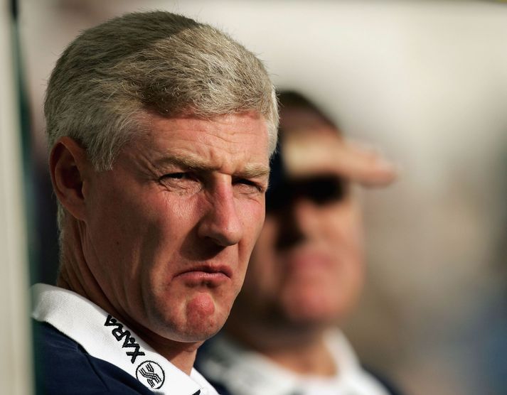 Worthington, langt í frá sáttur á svip.