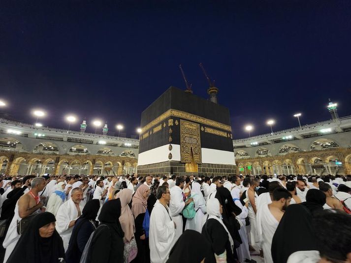 Kaaba-steininn er staðsettur i Masjid al-Haram-moskunni í Mecca.