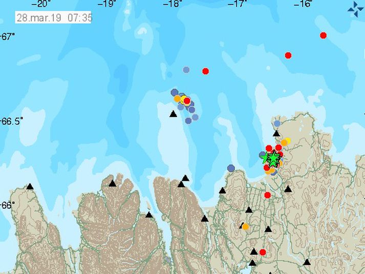 Ekkert lát er á hrinunni fyrir norðan.