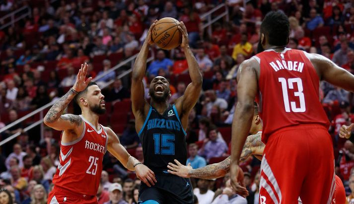 Kemba Walker sækir að körfu Houston.