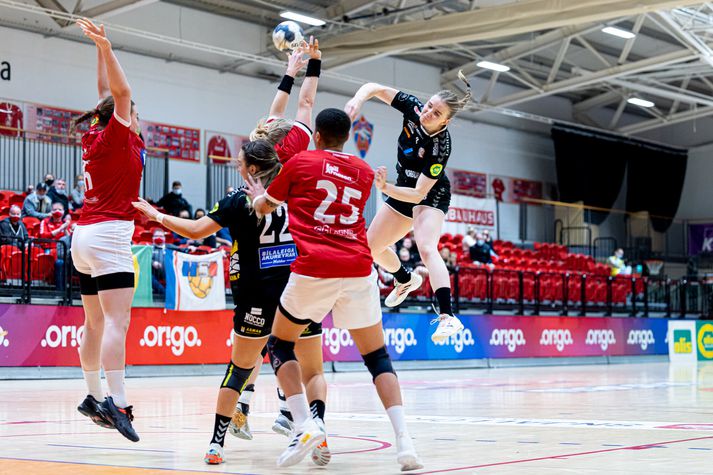 Úr leik KA/Þór og Vals í fyrndinni