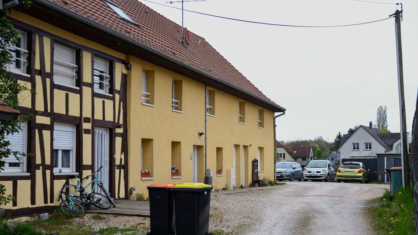 Níu ára drengur læstur í bíl föður síns í Frakk­landi frá árinu 2024