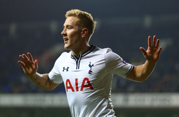 Holtby fagnar marki.
