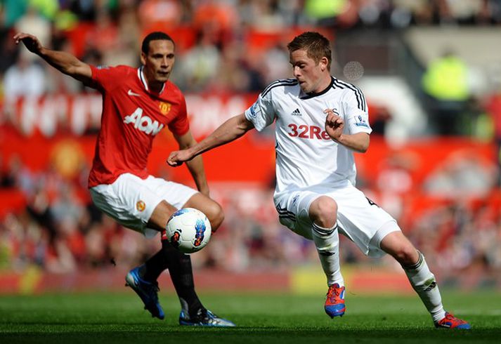 Gylfi og félagar leika gegn Liverpool.