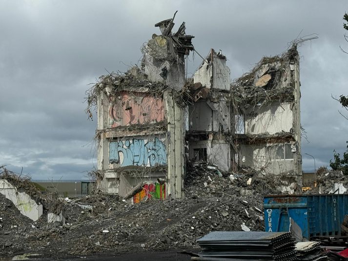 Það er ekki mikið sem eftir stendur af gamla frystihúsinu á Kirkjusandi, sem síðast hýsti starfsemi Íslandsbanka. 