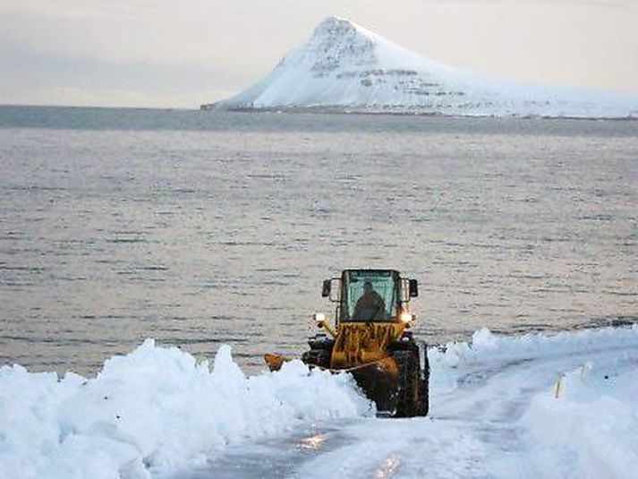 Snjómokstur í Árneshreppi.