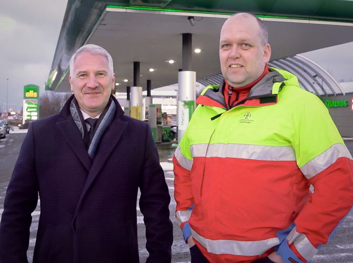 Jón Ólafur Halldórsson, forstjóri Olís, og Jón Svanberg Hjartarson, framkvæmdastjóri Slysavarnafélagsins Landsbjargar.