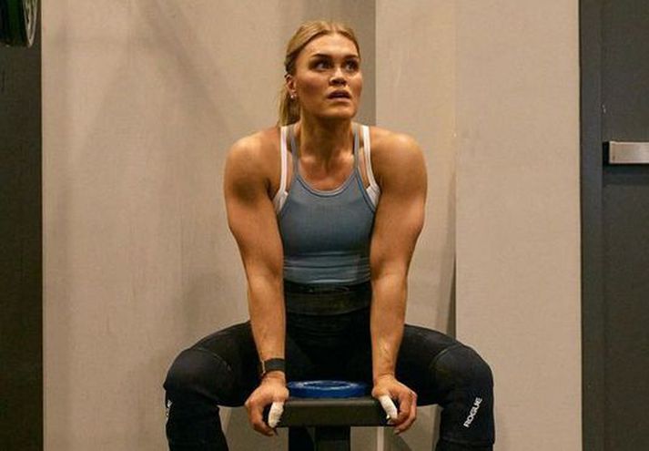 Katrín Tanja Davíðsdóttir hætti óvænt keppni á miðju CrossFit tímabili og nú er ljóst að það þarf að laga bakvandræði hennar með skurðaðgerð.
