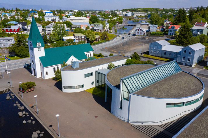 Það styttist óðfluga í sveitarstjórnarkosningar þann 16. maí og við höldum áfram að hita upp fyrir stóru stundina. Oddvitar sex framboðslista sem bjóða fram í Hafnarfirði koma saman í kosningapallborði fréttastofu klukkan tvö í dag á Vísi