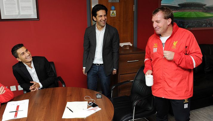 Brendan Rodgers grínast með Nuri Sahin og umboðsmanni hans.