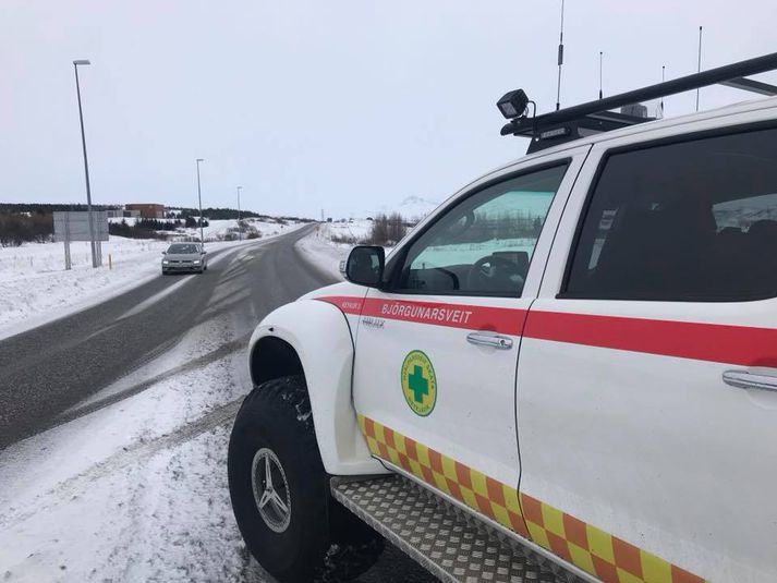 Björgunarsveitarmenn stóðu vaktina á Hellisheiði í dag og gera enn.