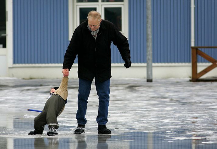 Lögregla beinir þeim orðum til almennings að fara ofsalega varlega í umferðinni.