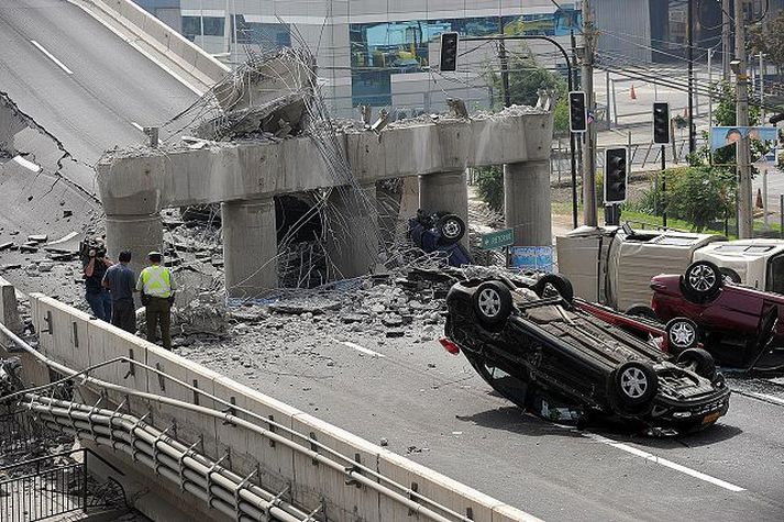 Santiago í chile Eyðileggingin af völdum jarðskjálftans, sem mældist 8,8 á Richter-kvarða, er gríðarleg.
nordicphotos/afp