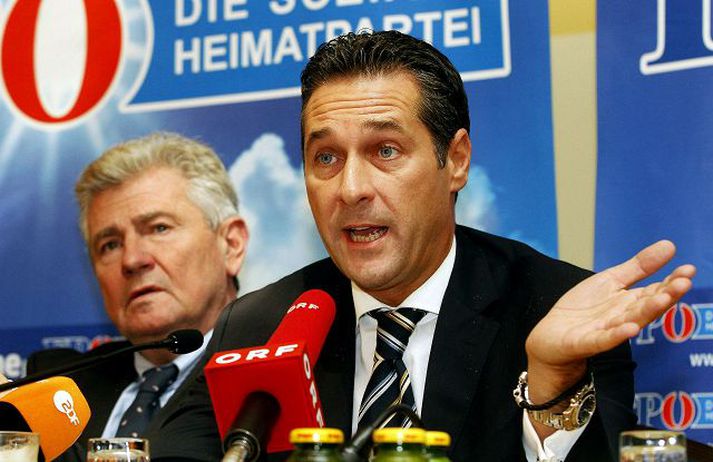 Heinz-Christian Strache og félagar hans í hópi hægrimanna vilja láta kjósa um inngöngu Tyrklands í ESB. Fréttablaðið/AP