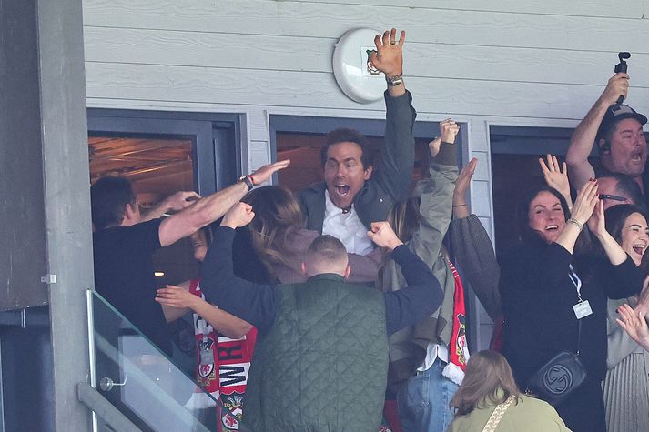 Gleðin leyndi sér ekki hjá Ryan Reynolds, öðrum eiganda Wrexham.