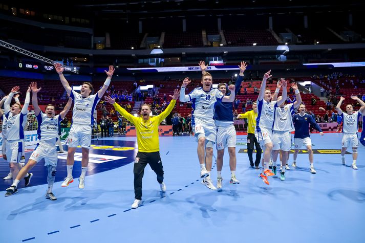 Íslensku leikmennirnir fögnuðu vel og innilega eftir leikinn í Malmö Arena.
