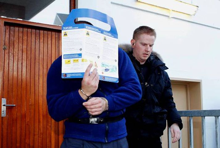 Þýfið sem rænt var úr verslun Franks hleypur á 50 til 70 milljónum króna. Það er nú fundið. Einn mannanna hefur verið úrskurðaður í varðhald.
