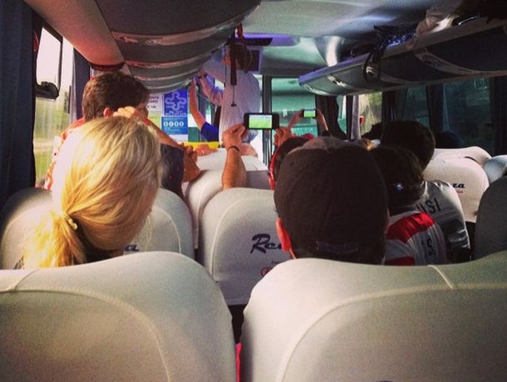 Í rútunni í gær.