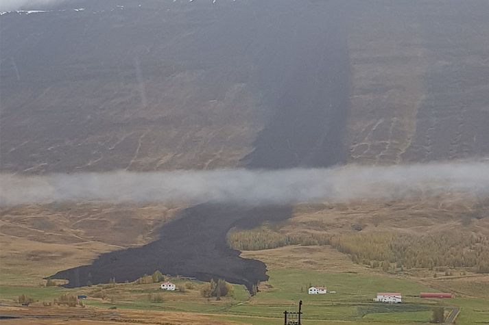 Stærðarinnar skriða féll fyrir hádegi.