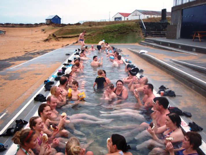 Frá Ylströndinni í Nauthólsvík.