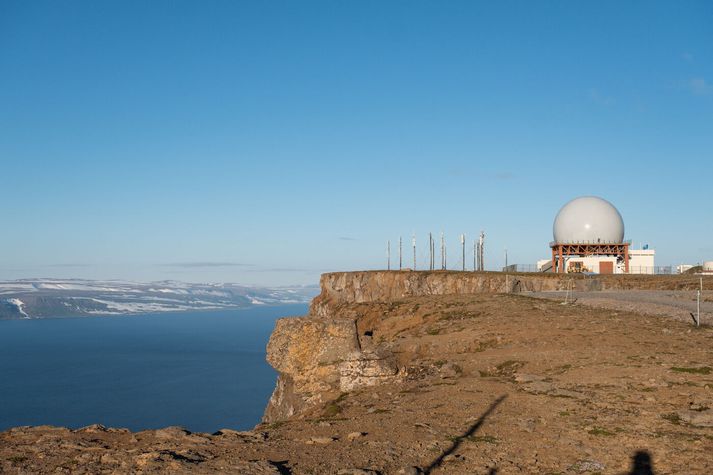 Frá árinu 1985 hefur utanríkisráðuneytið haft á leigu landsvæði frá Bolungarvíkurkaupstað á Bolafjalli vegna reksturs ratsjárstöðvar.