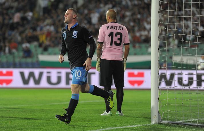 Rooney fagnar hér í gær.