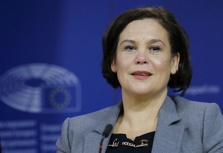 Mary-Lou McDonald, leiðtogi Sinn Fein, mælist nú vinsælasti stjórnmálamaður Írlands en um 41% svarenda í könnunum segjast ánægðir með störf hennar.