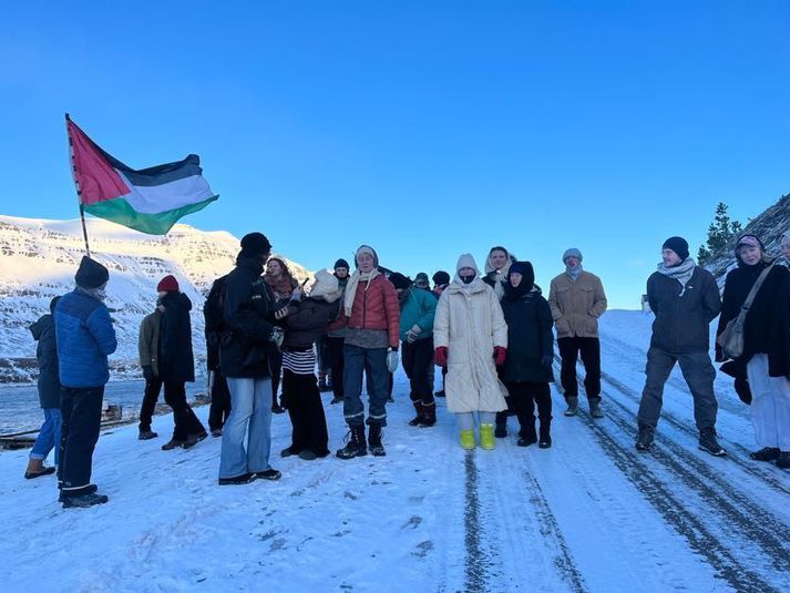 Gjörningurinn var skipulagður af nemendum við LungA-skólann sem er listaskóli í bænum.