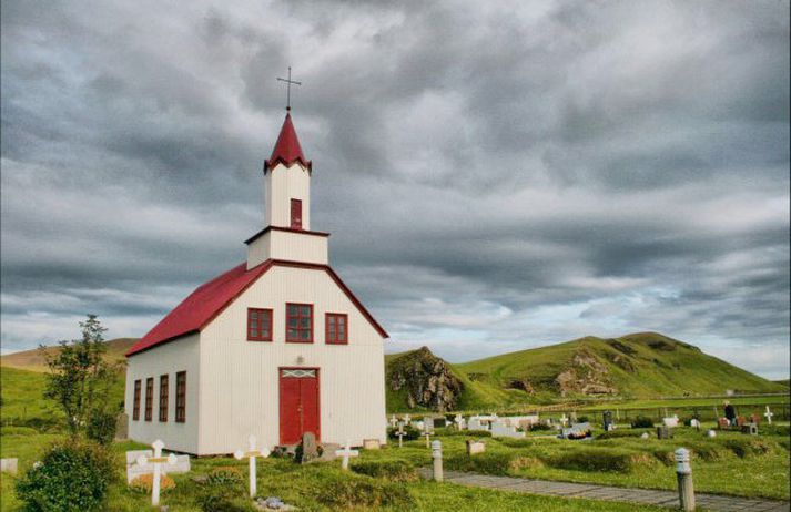 Vigdís Ingvadóttir hvílir í gröf númer 148 við innganginn að Skeiðflatarkirkju.