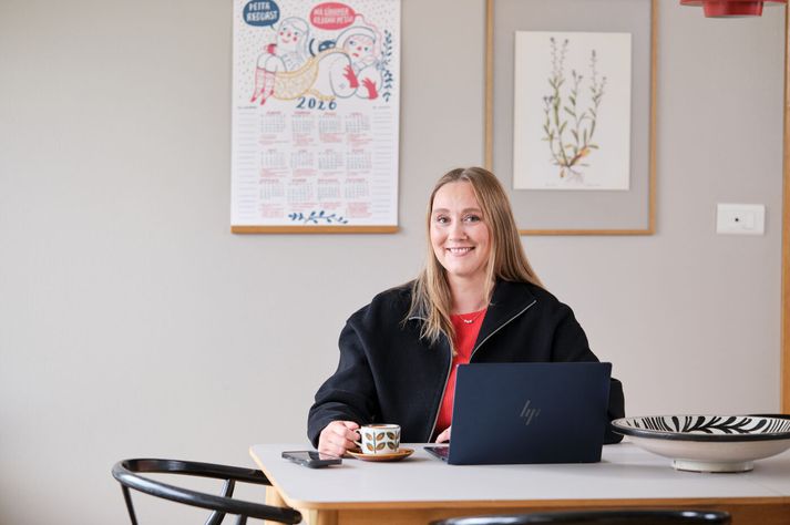 Brynja Guðjónsdóttir,forstöðukona þjónustu- og markaðsmála hjá Orkunni, segir morgnana geta verið mikla áskorun. Eftir sturtuna er að ná fjölskyldunni framúr, þar af tvær dætur og eitt baðherbergi þannig að pabbinn þarf bara að reyna að skjótast þangað inn á milli.