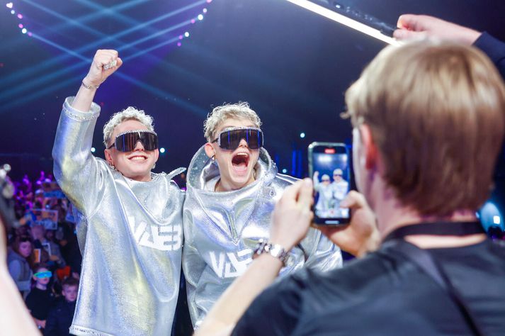 Væb bræður stíga fyrstir á stokk á stóra sviðinu á Eurovision í vor.