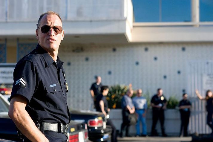 Woody Harrelson fer með hlutverk lögreglumanns af gamla skólanum sem er ákærð fyrir að berja mann í handjárnum í Rampart.