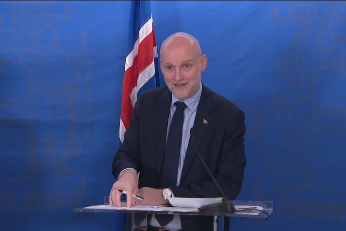 Eyjólfur Ármannsson innviðaráðherra kynnir samgönguáætlun og áform sín um að festa Reykjavíkurflugvöll í sessi.