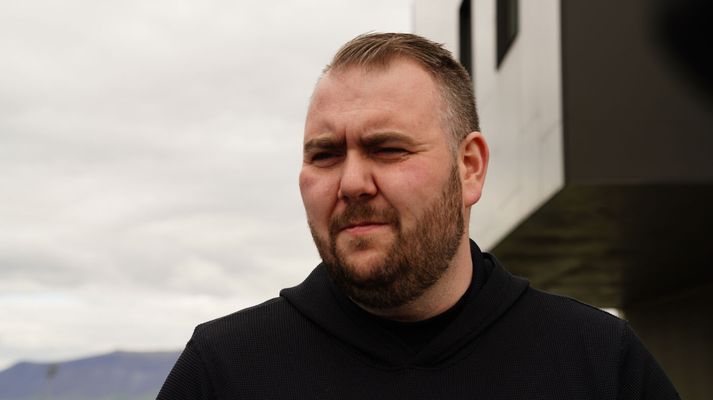 Heiðar Smith formaður Fangavarðafélags Íslands segir áhyggjuefni að framlög til byggingar nýs fangelsis hafi verið lækkuð. 