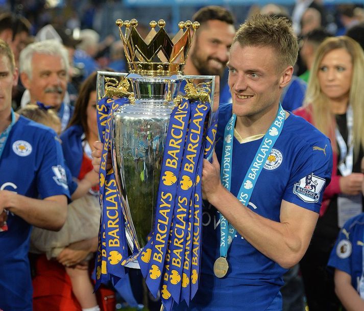 Vardy með Englandsmeistarabikarinn.