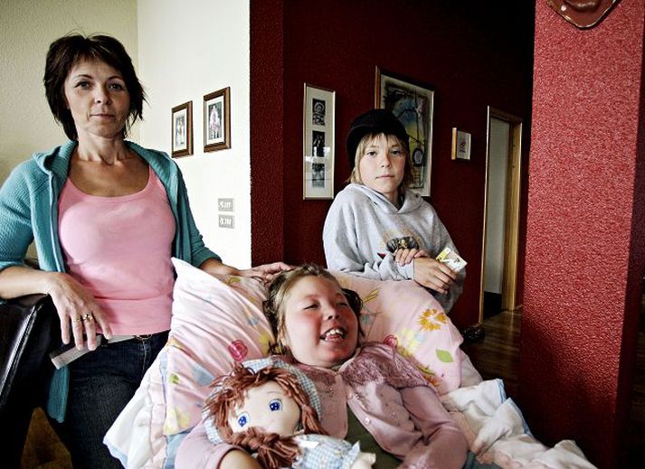 Guðrún Sóley Guðnadóttir, Anika og Hörður Helgabörn Mikið mun mæða á þessari fjölskyldu ef uppsagnirnar taka gildi. Anika er fjölfötluð og þarf aðstoð við allar daglegar athafnir svo að sá tími sem hún er í skammtímavistun er fjölskyldunni mikilvægur.
