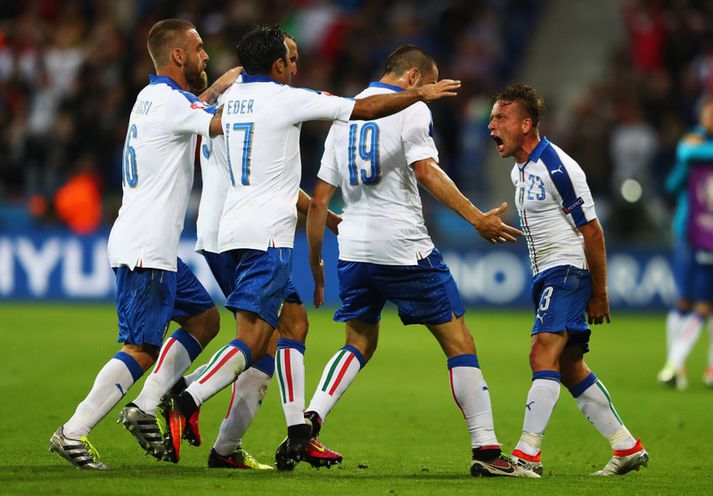 Emanuele Giaccherini fagnar marki sínu.