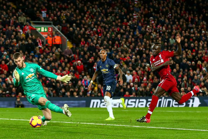Sadio Mane skorar fyrir Liverpool á móti Manchester United fyrr á þessu tímabili.