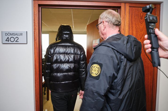Pilturinn er sautján ára og hefur því ekki verið nafngreindur.