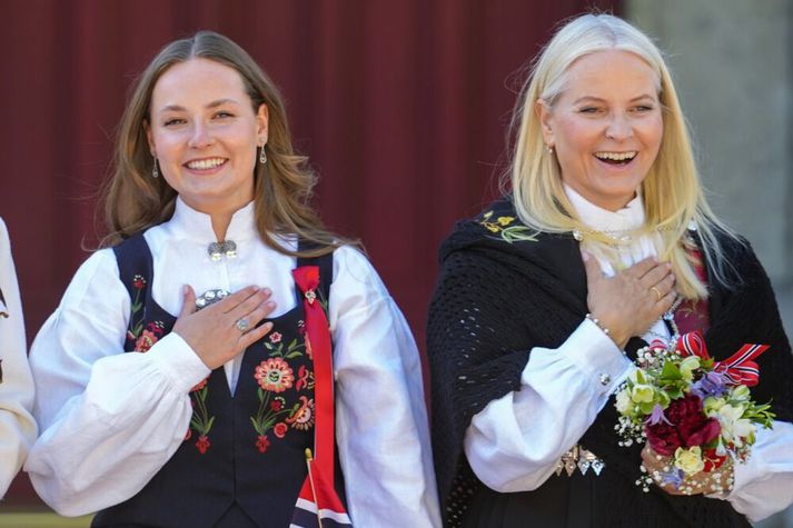 Mette-Marit krónprinsessa og dóttir hennar Ingrid Alexandra.