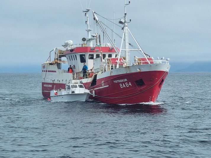 Talið er að sprunga hafi komið á byrðing bátsins. 