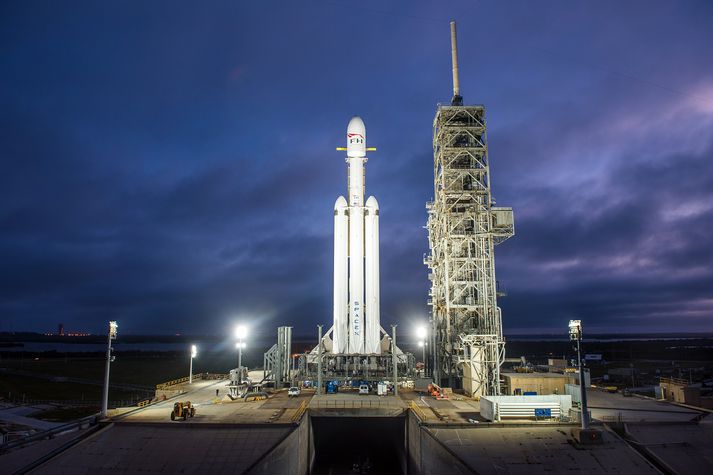 Falcon Heavy eldflaug SpaceX er klár í slaginn í Flórída.