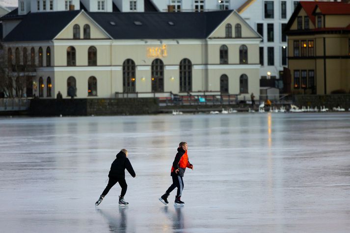 Reykvíkingar skauta að kjörborðinu í borgarstjórnarkosningum hinn 14. maí næst komandi.