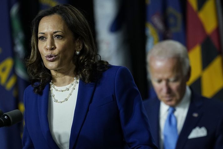 Kamala Harris er fædd í Bandaríkjunum og með bandarískan ríkisborgararétt.