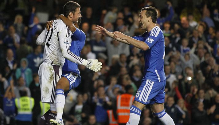 John Terry  fagnar markverðinum Ross Turnbull.