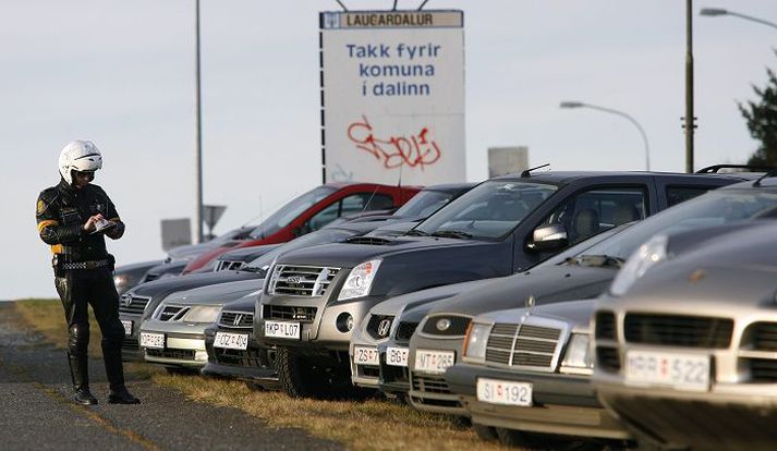 Lögreglan hefur margoft sektað eigendur bíla sem hafa lagt þeim ólöglega.
