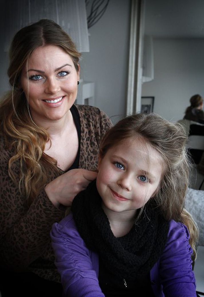 Þórdís segir sig og dætur sínar allar vera með mjög þykkt hár. Hún vonast til að læra að gera mismunandi fléttur í þær, og jafnvel sjálfa sig, á námskeiðinu. 